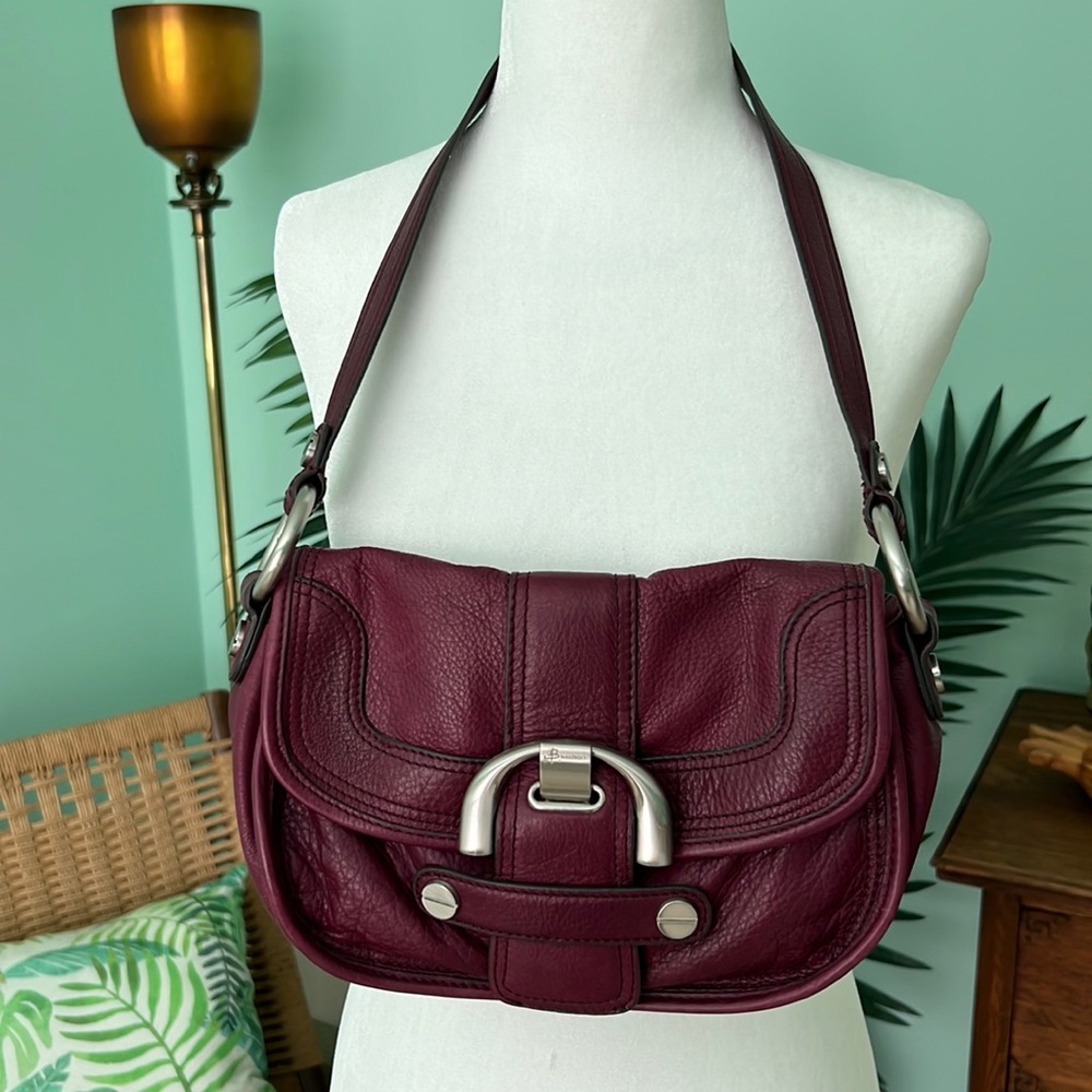 B Makowsky vintage leather shoulder handbag beautiful deep purple color